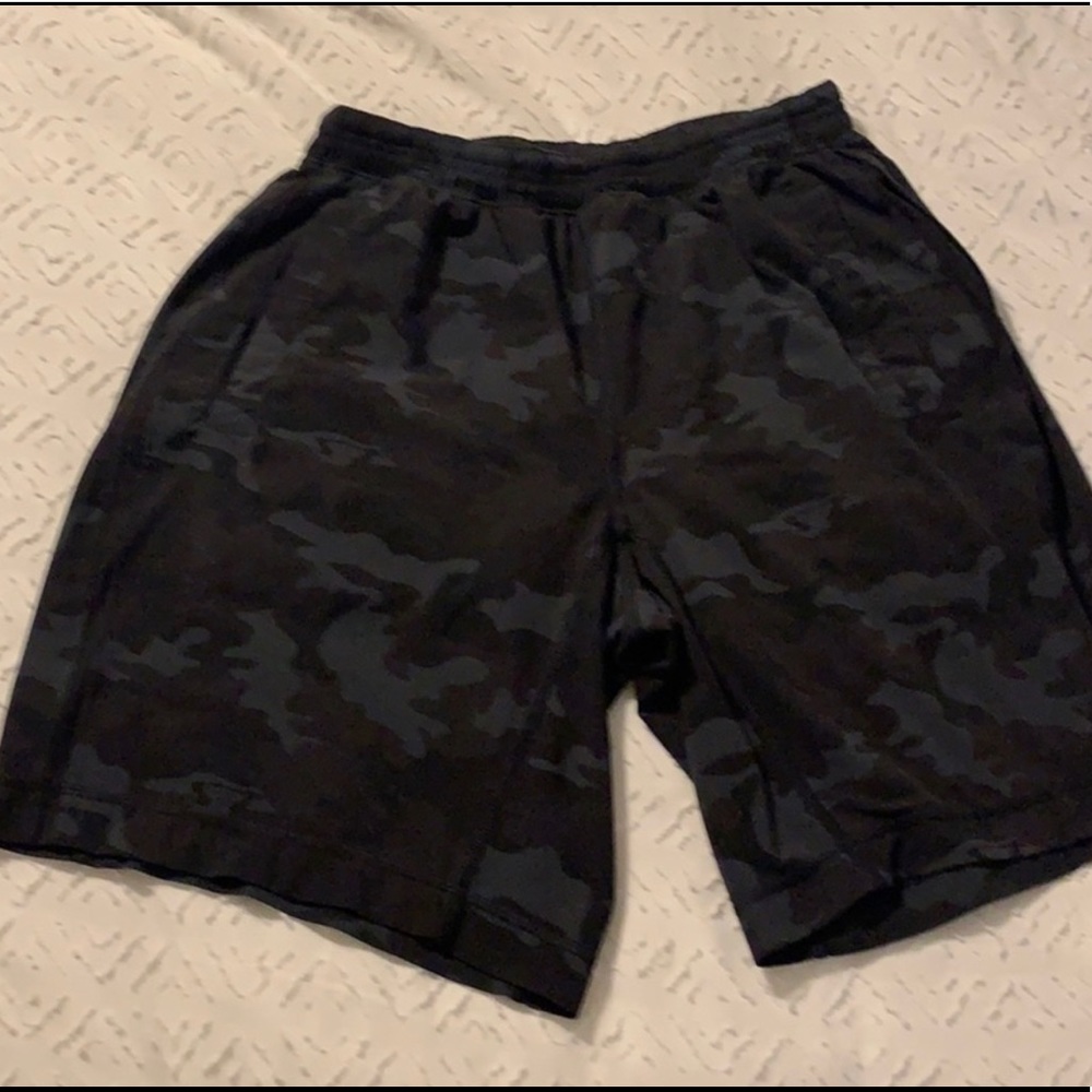 Lululemon Camo Black Pacebreaker shorts
